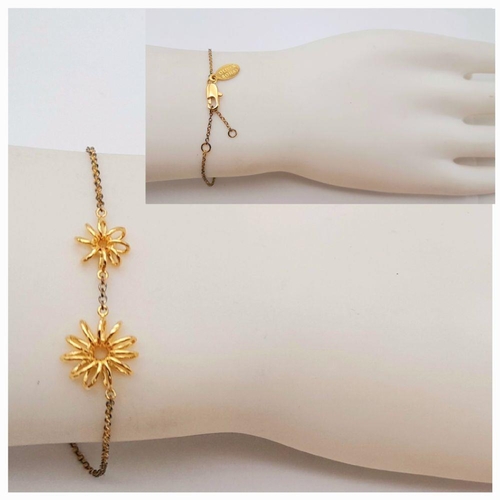 1375 - A gorgeous 925 gilded silver bracelet with flower charms. Total weight 1.8G. Total length 18cm