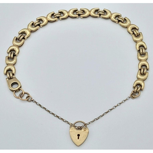 1388 - A Vintage 9K Yellow Gold C-Link Bracelet. Comes with a safety chain and heart clasp. 18cm. 11.45g we... 