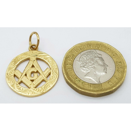 197 - A Vintage 9K Yellow Gold Masonic Pendant. 2.5cm. 2.65g weight.