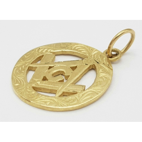 197 - A Vintage 9K Yellow Gold Masonic Pendant. 2.5cm. 2.65g weight.