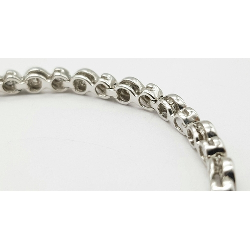 40 - A 14K WHITE GOLD DIAMOND SET IN THE INTERLOCKING DESIGN BRACELET 9.8G , APPROX 19CM , 0.75CT. Ref: S... 