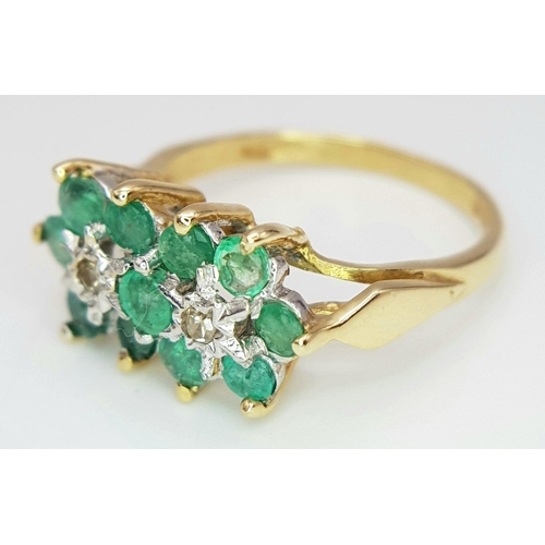 495 - A 9K YELLOW GOLD DOUBLE DIAMOND & EMERALD CLUSTER RING. 2.4G IN WEIGHT. SIZE K AND 1/2. Ref: 8034