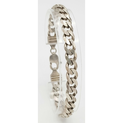 519 - A Classic Sterling Silver Curb Bracelet. 20cm. 24g weight.