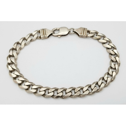 519 - A Classic Sterling Silver Curb Bracelet. 20cm. 24g weight.