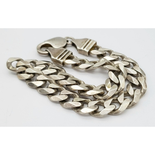 519 - A Classic Sterling Silver Curb Bracelet. 20cm. 24g weight.