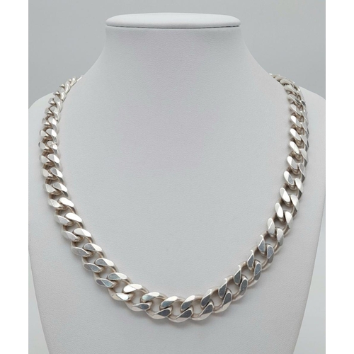 208 - A STERLING SILVER HEAVYWEIGHT CURB CHAIN. 107.6G IN WEIGHT. APPROX. 50.5CM IN LENGTH. Ref: SC 6118