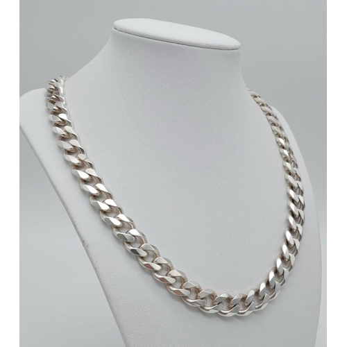 208 - A STERLING SILVER HEAVYWEIGHT CURB CHAIN. 107.6G IN WEIGHT. APPROX. 50.5CM IN LENGTH. Ref: SC 6118