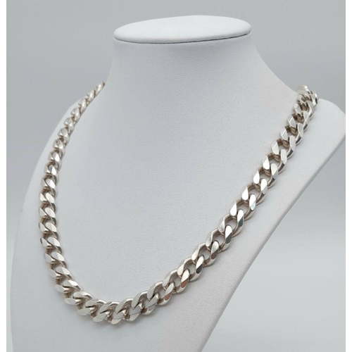 208 - A STERLING SILVER HEAVYWEIGHT CURB CHAIN. 107.6G IN WEIGHT. APPROX. 50.5CM IN LENGTH. Ref: SC 6118