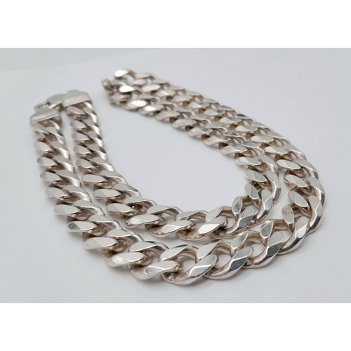 208 - A STERLING SILVER HEAVYWEIGHT CURB CHAIN. 107.6G IN WEIGHT. APPROX. 50.5CM IN LENGTH. Ref: SC 6118