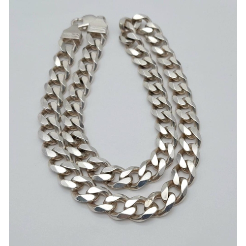 208 - A STERLING SILVER HEAVYWEIGHT CURB CHAIN. 107.6G IN WEIGHT. APPROX. 50.5CM IN LENGTH. Ref: SC 6118