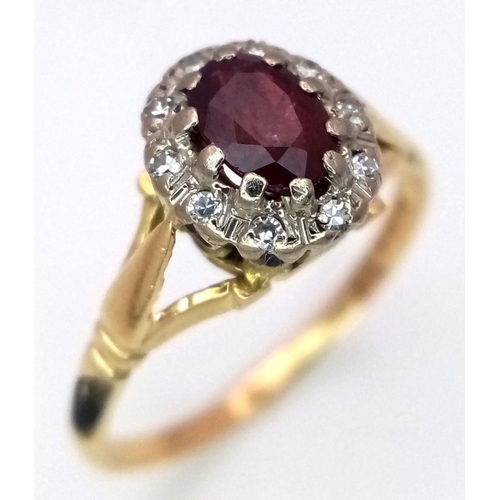 215 - AN 18K YELLOW GOLD DIAMOND & RUBY RING. 2.6G IN WEIGHT. SIZE L. Ref: SC 6093