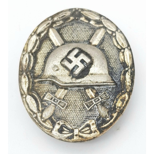 216 - A WW2 German LDO Made Silver Grade Wound Badge for being wounded three or four times, loss of limbs,... 