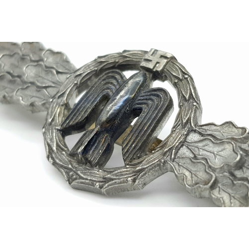 223 - A Late WW2 German Luftwaffe Silver Grade Plated Tombac Bombers Pilots Clasp. Un-marked.