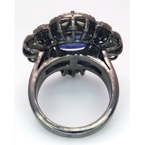 422 - A 5.10ct Cabochon Tanzanite Ring with 2.3ct diamond accents and 3ct moonstone, set in 925 silver. To... 