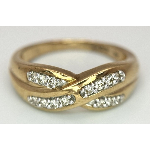 480 - A 9K YELLOW GOLD CROSS DIAMOND RING 0.25CT 4.3G SIZE Q. Ref: SC 6004