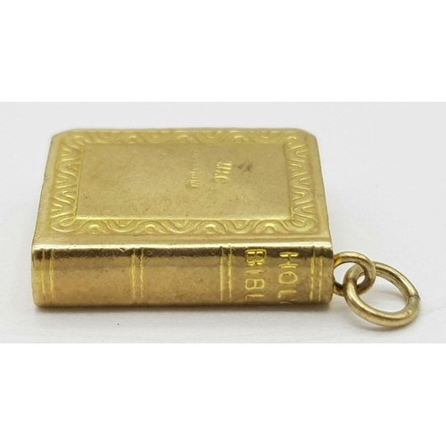 625 - A 9K Yellow Gold Holy Bible Pendant/Charm. 15mm. 1.35g weight.