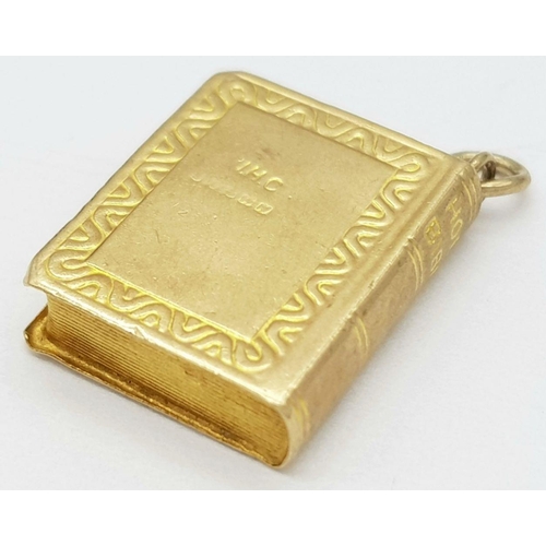 625 - A 9K Yellow Gold Holy Bible Pendant/Charm. 15mm. 1.35g weight.