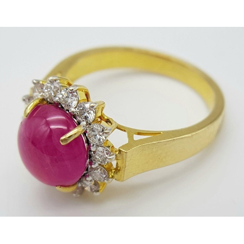 95 - AN 18K YELLOW GOLD DIAMOND & CABACHON RUBY CLUSTER RING. 5.6G IN WEIGHT. SIZE M AND 1/2. Ref: 8841