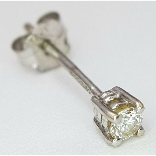 544 - A 18K WHITE GOLD DIAMOND STUD SINGLE EARRING 0.2G. Ref: SC 6075