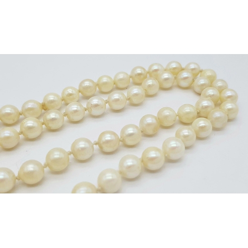 611 - A Vintage Cultured Pearl Necklace with 9K Gold Clasp. Pearls - 5/6mm. 60cm necklace length.