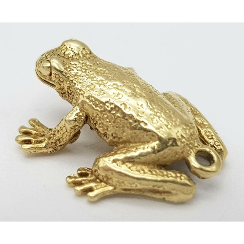 702 - A 9K Yellow Gold Frog Pendant. 15mm. 3.15g weight.