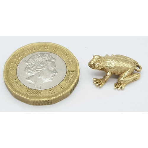 702 - A 9K Yellow Gold Frog Pendant. 15mm. 3.15g weight.