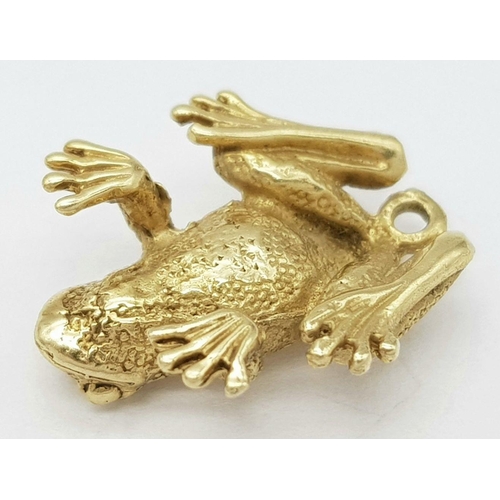 702 - A 9K Yellow Gold Frog Pendant. 15mm. 3.15g weight.