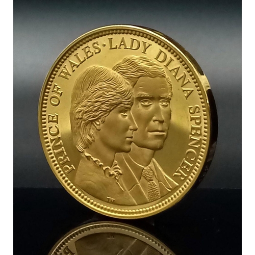 10 - A 22K GOLD COMMEMORATIVE COIN OF CHARLES AND DIANA'S WEDDING IN JULY 1981 , WEGHING 34.06gms  AND IN... 