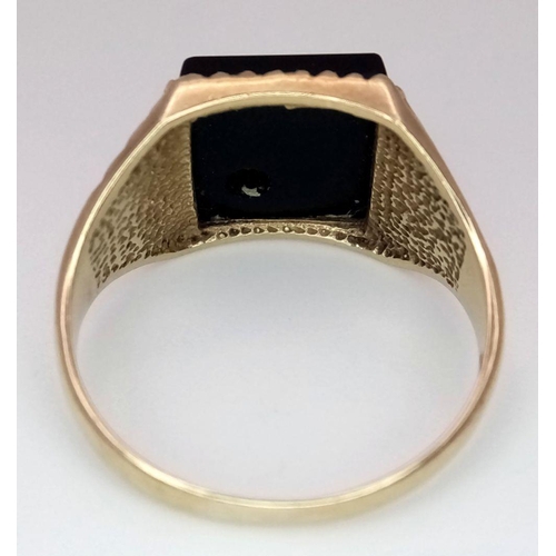 206 - A 9K GOLD GENTS SIGNET RING WITH FANCY SHOULDERS AND A HALF ONYX AND DIAMOND SUNBURST FACE.     3gms... 