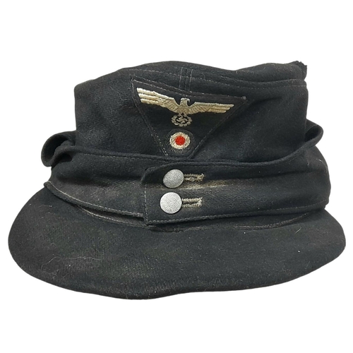 68 - A WW2 German Enlisted Mans Panzer Crew M43 Cap.