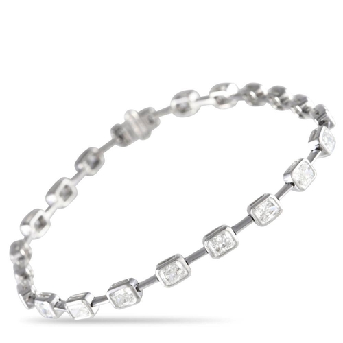 275 - A 18K White Gold 3.10ct Diamond Bracelet. Features a series of shimmering bezel-set diamonds with a ... 