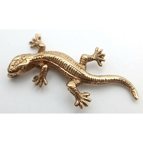 1137 - A 9k Yellow Gold Lizard Pendant/Charm. 3cm. 2.2g weight.