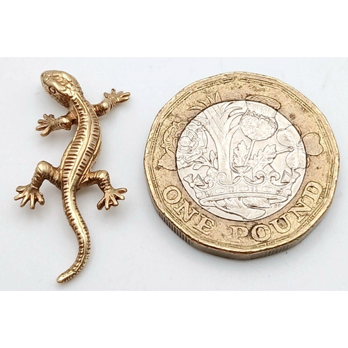 1137 - A 9k Yellow Gold Lizard Pendant/Charm. 3cm. 2.2g weight.