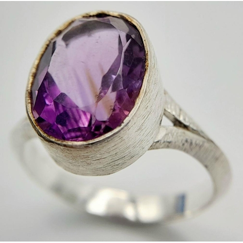 886 - A Sterling Silver Bark Pattern Amethyst Set Ring Size U. Set with a 1.4cm Long Faceted Amethyst the ... 