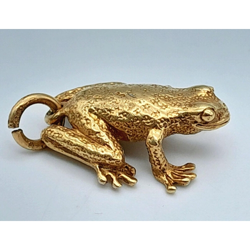 1130 - A 9K Yellow Gold Frog Pendant/Charm. 2cm. 3.35g weight.