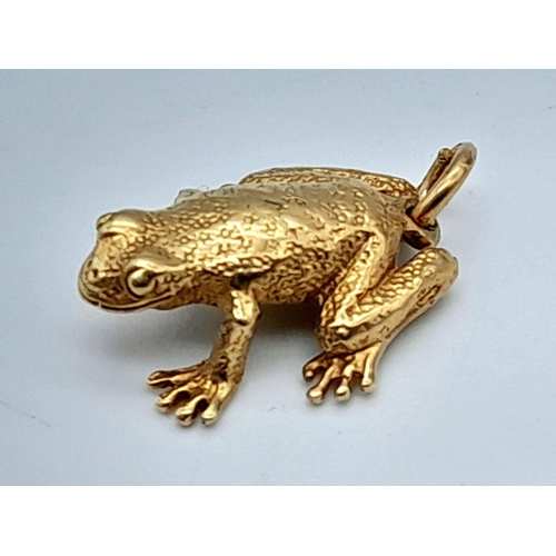 1130 - A 9K Yellow Gold Frog Pendant/Charm. 2cm. 3.35g weight.