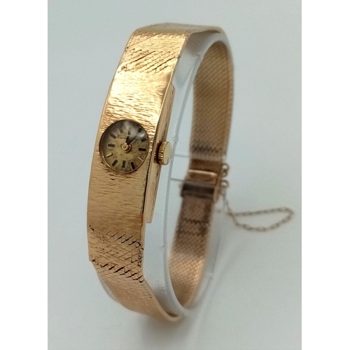 15 - A Vintage 9k Gold Accurist Ladies Watch. 9k gold bracelet and case - 10.5mm. Patinaed dial. 17 Jewel... 