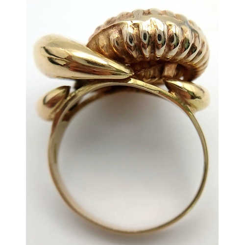 19 - A 18K YELLOW GOLD LARGE KNOT RING 2.3CM X 2.3CM HEAD 8.3G. RING SIZE Q 1/2. REF: SH1605I