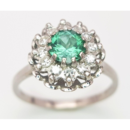 310 - A 18K WHITE GOLD DIAMOND RING SET WITH A CENTRAL GREEN STONE DIA: 0.24CT SIZE N, 3.8G. REF: SH1793I