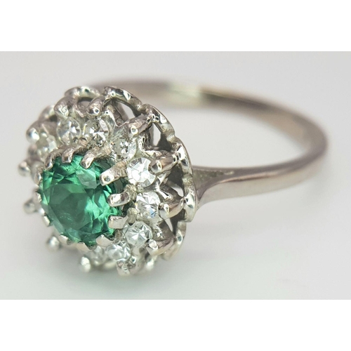 310 - A 18K WHITE GOLD DIAMOND RING SET WITH A CENTRAL GREEN STONE DIA: 0.24CT SIZE N, 3.8G. REF: SH1793I