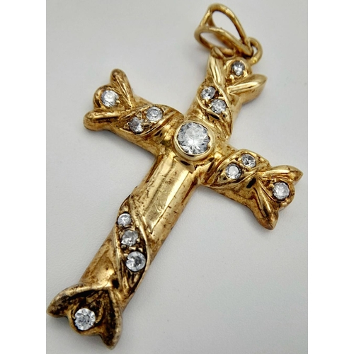 591 - A 9K YELLOW GOLD CZ SET CROSS PENDANT 4.5CM X 2.5CM 5.5G. REF: SH1790I