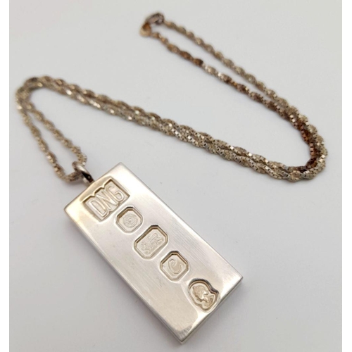 655 - A Hallmarked 1977 (Jubilee Year) Silver Ingot Pendant Necklace. 41cm Length Sterling Silver Twist Bo... 