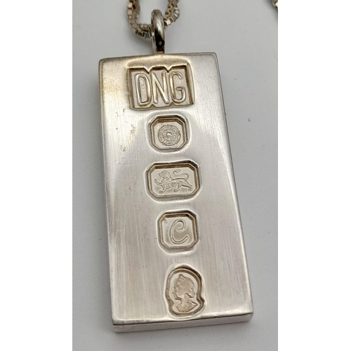 655 - A Hallmarked 1977 (Jubilee Year) Silver Ingot Pendant Necklace. 41cm Length Sterling Silver Twist Bo... 