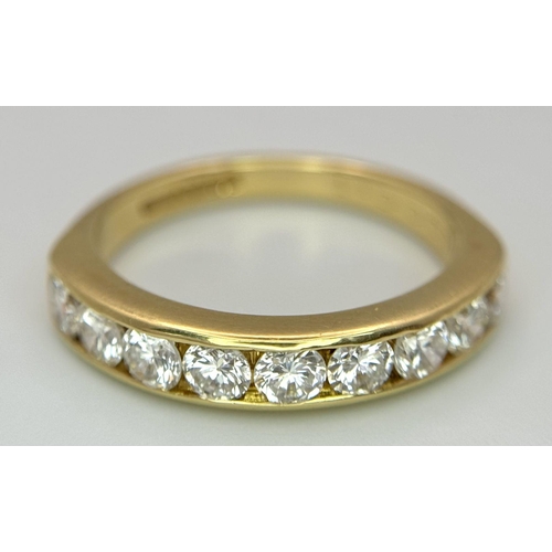 87 - AN 18K YELLOW GOLD DIAMOND HALF ETERNITY RING. 1CTW. 4G. SIZE N. A/S 1176