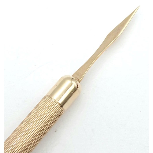 112 - Vintage 9 CARAT GOLD TOOTHPICK. Beautifully patterned with twist action. Full UK hallmark. Condition... 