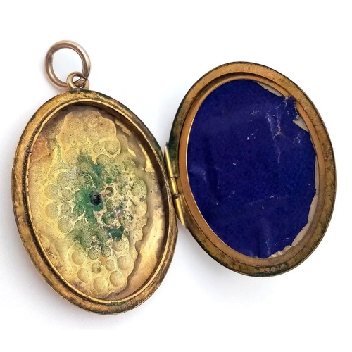 189 - Vintage 9 carat GOLD LOCKET. Oval shape with DIAMOND detail to front. Marking for  9 carat  GOLD bac... 