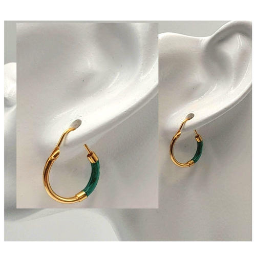 259 - Classic pair of 18 carat GOLD and JADE HOOP EARRINGS. 2.24 grams. 1.5 cm Diameter.