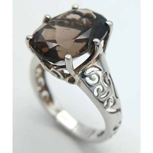 322 - Impressive SILVER and BROWN AMETHYST RING , Consisting a large  (3 CARAT)  BROWN AMETHYST SOLITAIRE ... 