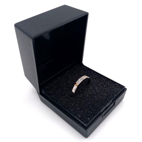 35 - A DIAMOND SET 18 CARAT WHITE GOLD RING. Complete with ring box. Please see pictures . 2.6 grams. Siz... 