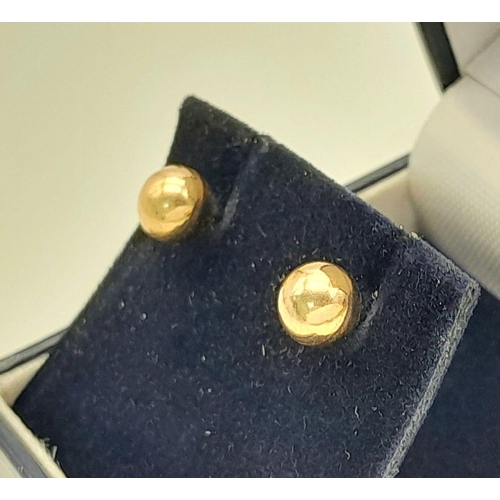 364 - Classic pair of  large 9 carat ‘GOLD BALL’  STUD EARRINGS . Complete with Gold backs. Presented in j... 